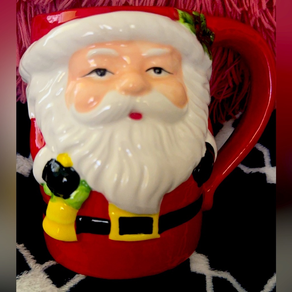 Santa 🎅 Holiday Style Mug ☕️